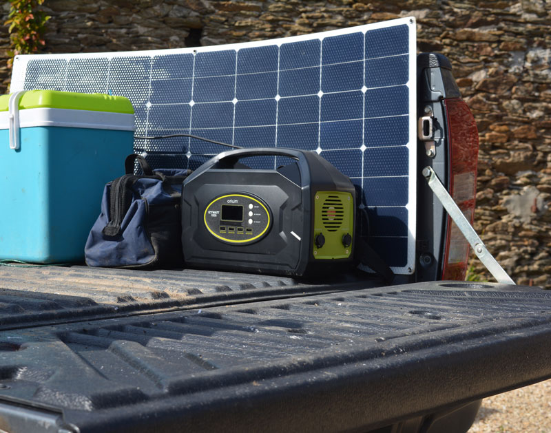 Panneau solaire portable dans un véhicule