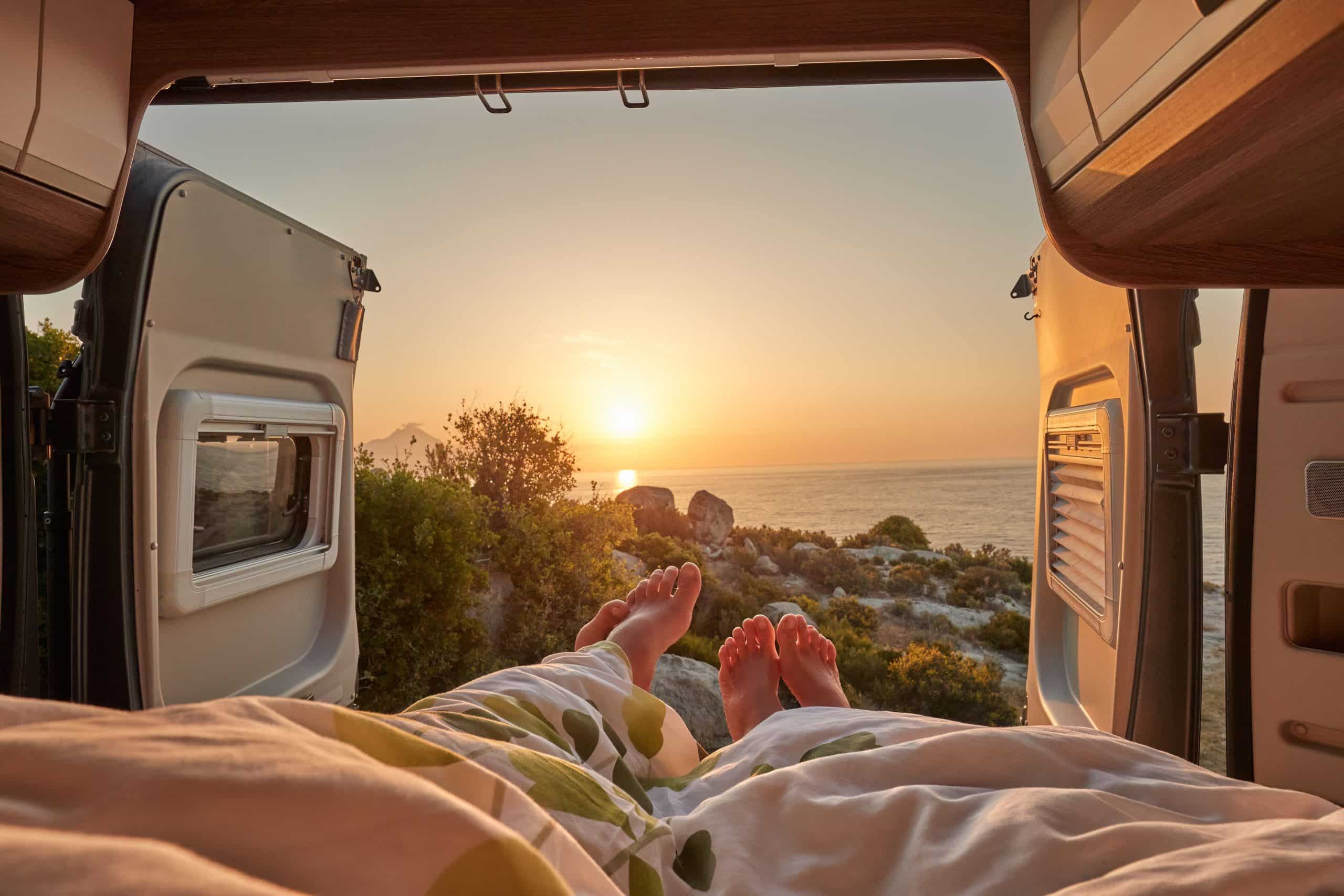 station d’énergie nomade, batterie solaire portable, batterie autonome camping, IZYWATT.moov, station énergie van, batterie pour vacances, alimentation électrique camping, vacances scolaires 2026, glacière électrique camping, panneau solaire portable.